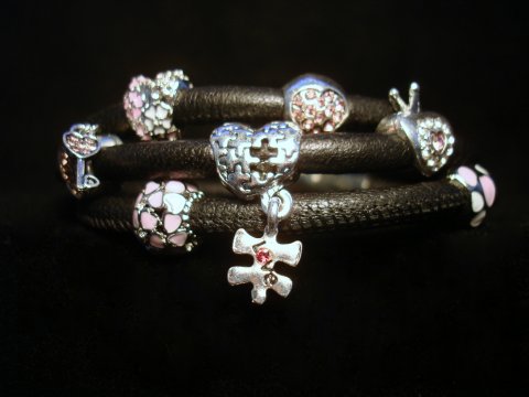 Skindarmbnd m. Charms