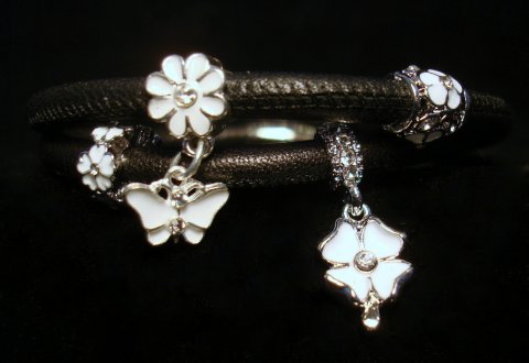 Skindarmbnd m. Charms