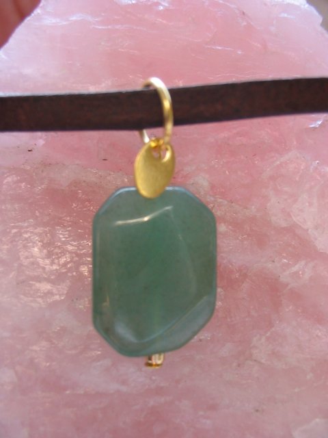 Grn aventurin med lille mnt.