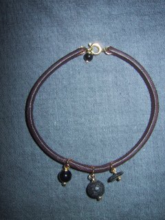 Lderarmbnd med lava-sten og Onyx