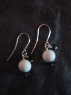 Hvid jade med onyx og kokosperle