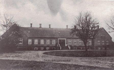 Grauballegård, omk. 1910, læg mærke til alle skorstenene Grauballegård, omk. 1910, byggeår 1866