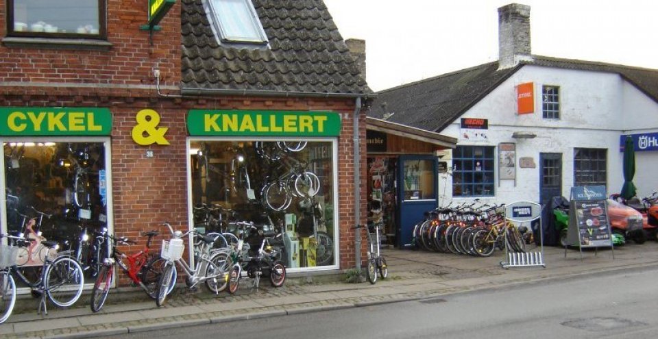 cykelsmed, vrksted cykler udlejning havemaskiner reperation