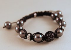 Southsea-perler med sort pavé-kugle