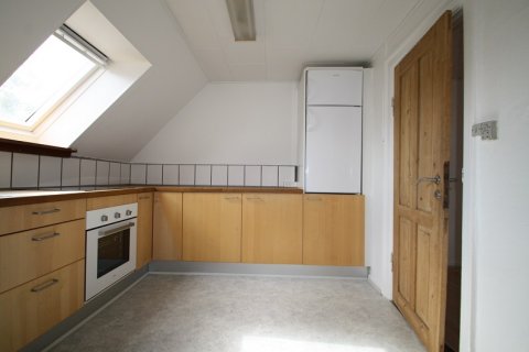 Koekken-med-koleskab-frys-lejlighed-horsens