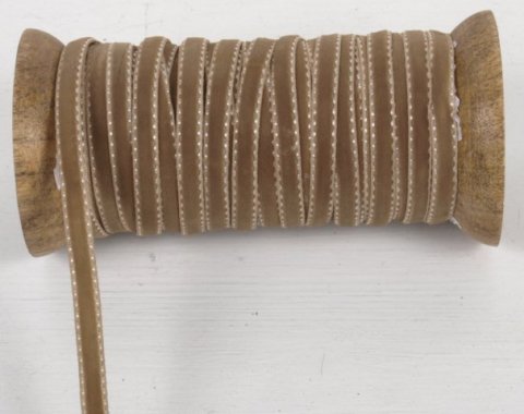 Velvet ribbon sand w. stitch