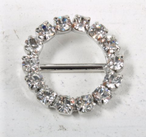 Round clasp w. beads for ribbon