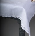 Table cloth w. lace border, 100x100 cm