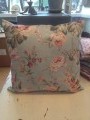 Blomstret pude 45x45 cm