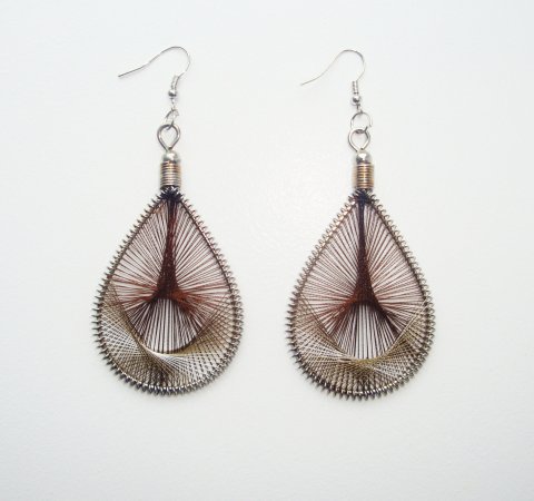 Brown Thread Wrapped Tears reringe