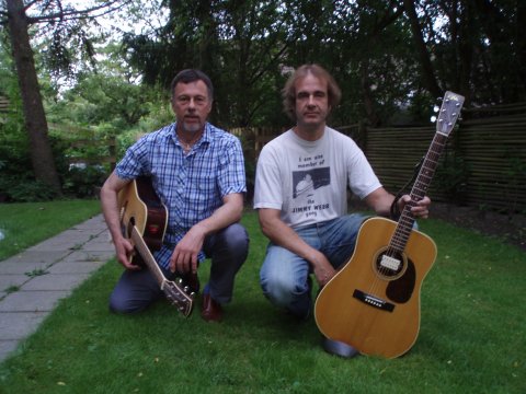 Alt Er Planlagt på plænen ved Sindhuset i Hillerød 4. juli 2011.   Fotograf: Torben.