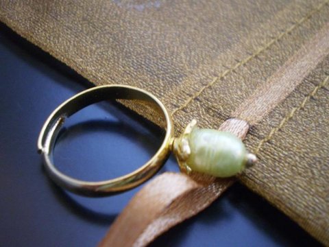 Ring med grn ferskvandsperle