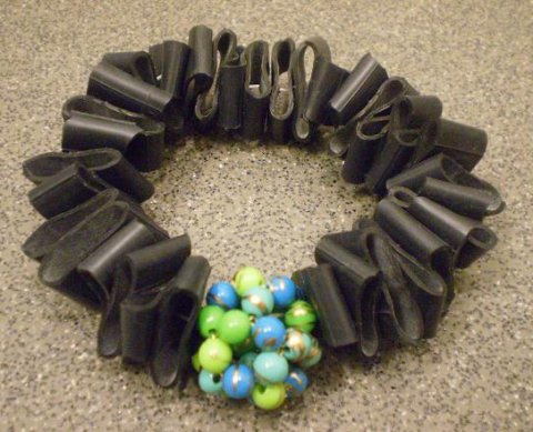 Cykelslange armb�nd med b�r.