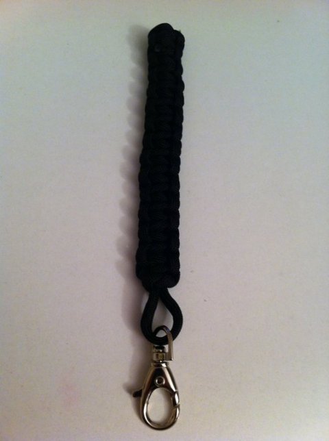 Knyttet keyhanger i faldskrmsline