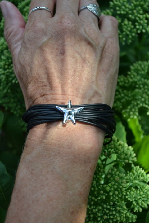 Gauchuck bracelet with metal star