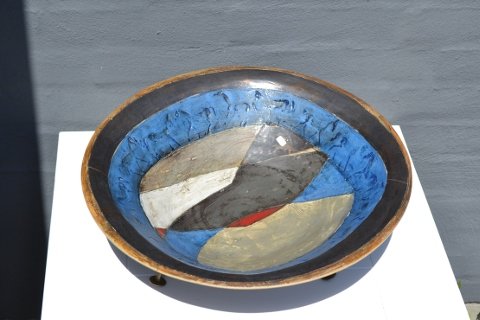 Big dish with horses and metalfeet