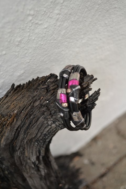 Handmade leatherbracelet in pink colours