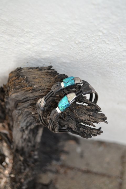 Handmade leatherbracelet in tyrquise colours