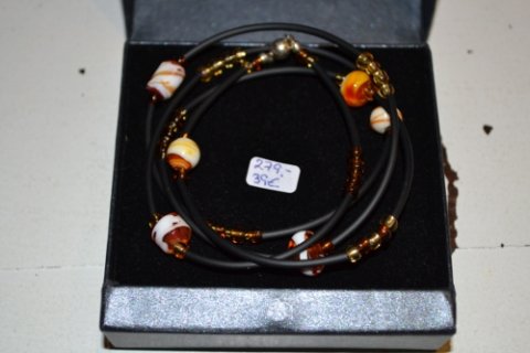 Bracelet with glasbeads in brown/white colours