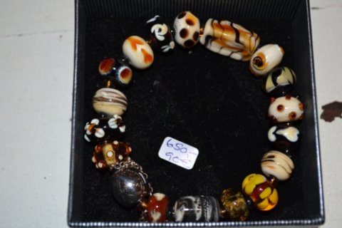 Bracelet in brown/white colours