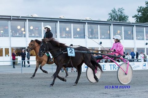 Zita og Mathilde Kühnel vinder 2.ponyløb 24-08-2015