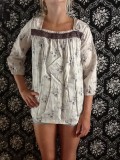 Puderfarvet bluse