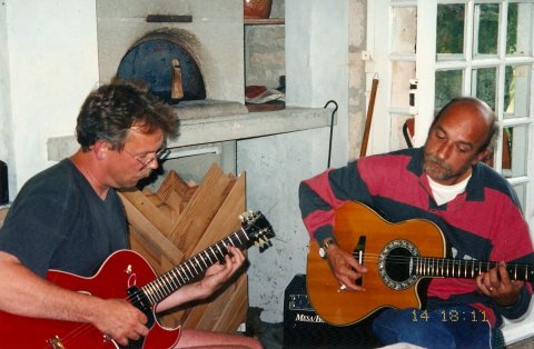 Niels Bugge og Pascal Brechet spiller sammen i en grotte i Frankrig Niels Bugge og Pascal Brechet spiller sammen i en grotte i Frankrig