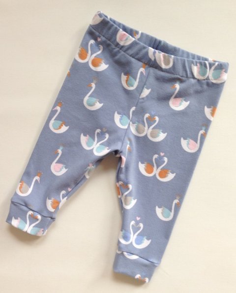 Leggins med svaner, i duset farve KUN STR 56 TILBAGE