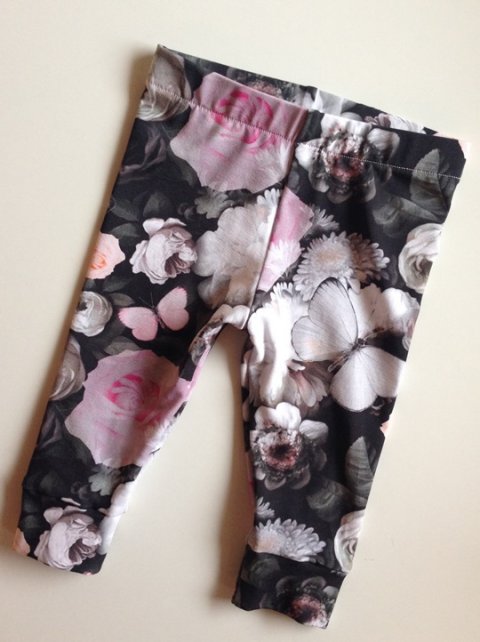 leggins med sommerfugle og blomster