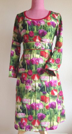 Tulipan kjole med fine detaljer