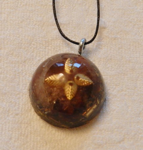 Orgonite pendant (with agate & golden leaves)