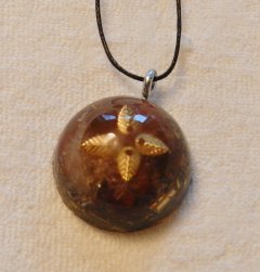 Orgonite pendant (with agate & golden leaves)